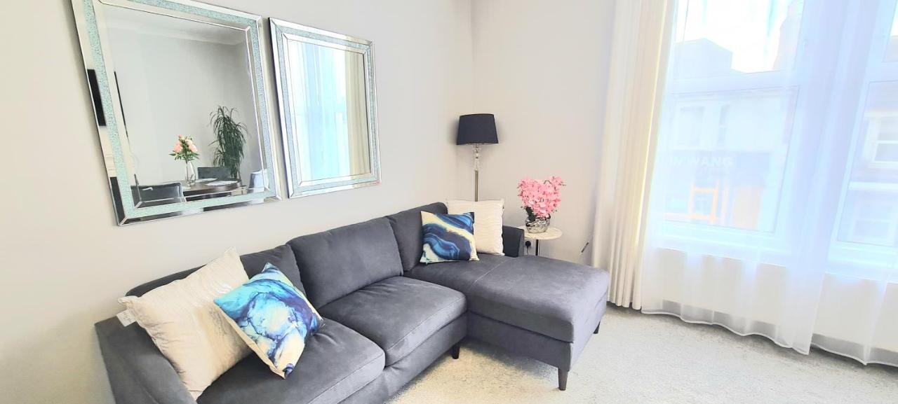 Spacious 3 Bed Flat Near The Sea With Parking 본머스 외부 사진