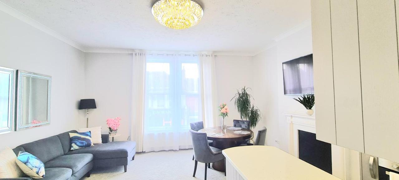 Spacious 3 Bed Flat Near The Sea With Parking 본머스 외부 사진