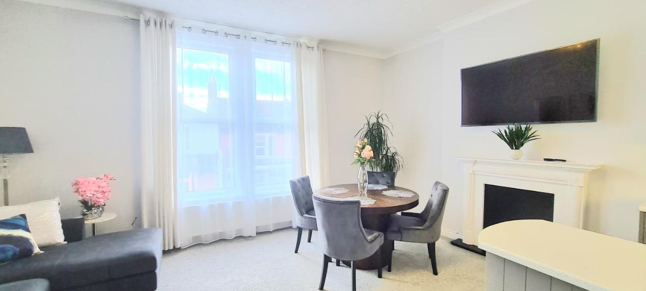 Spacious 3 Bed Flat Near The Sea With Parking 본머스 외부 사진